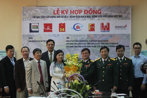 Bộ Trưởng Bộ Y tế Nguyễn Thị Kim Tiến đã đến dự và chúc mừng các nhà thầu