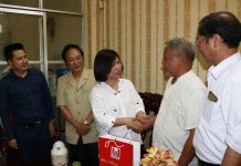 Bộ Xây dựng, CĐXDVN tặng quà các gia đình công nhân Sông Đà Chủ tịch Nguyễn Thị Thủy Lệ thăm hỏi, tặng quà của Bộ Xây dựng, CĐXDVN và TCty Xây dựng Hà Nội cho các cựu công nhân Sông Đà.