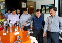 Thành lập Công ty TNHH một thành viên Thương mại Viglacera Hạ Long Bộ trưởng Trịnh Đình Dũng kiểm tra sản phẩm mới tại TCT Viglacera