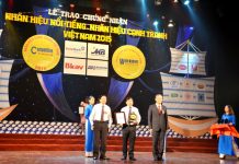 HANCORP CHUYỂN MÌNH Đại diện HANCORP nhận giải thưởng TOP 20 Nhãn hiệu nổi tiếng – nhãn hiệu cạnh tranh VN 2015